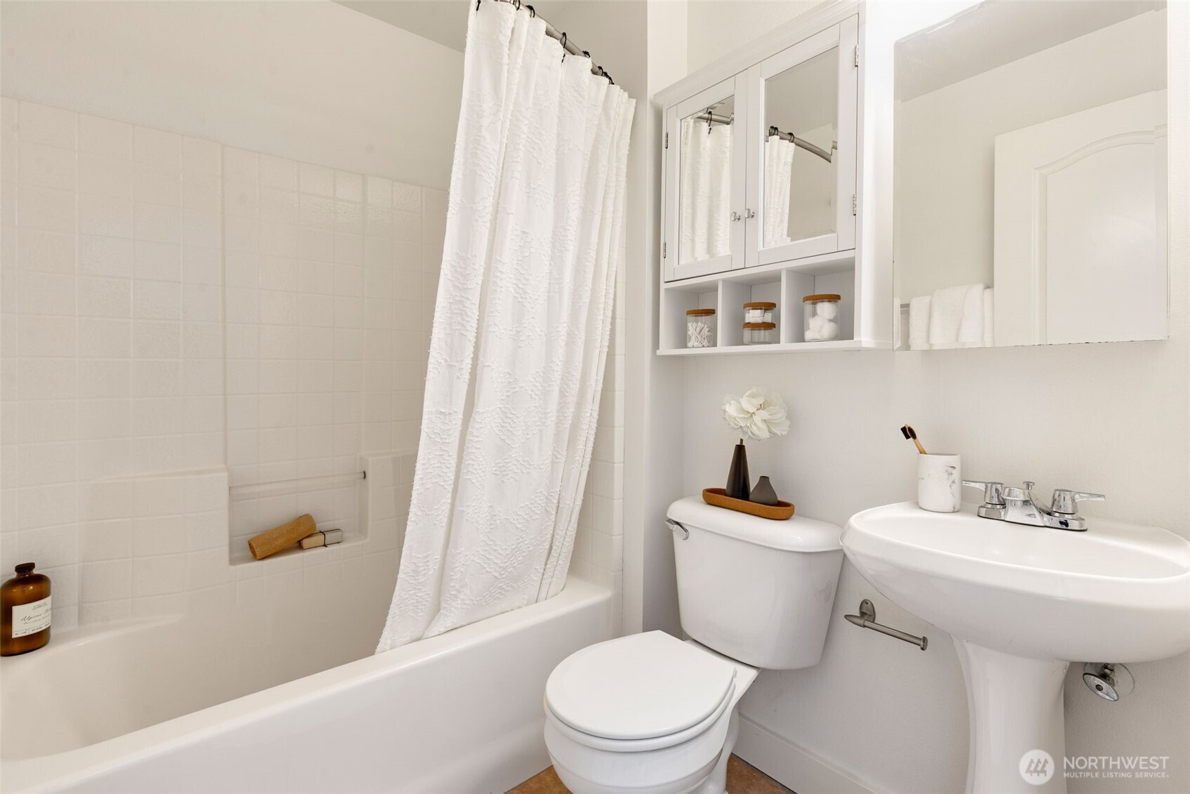 206 24th Avenue East Seattle, WA 98112 - Photo 20 of 29