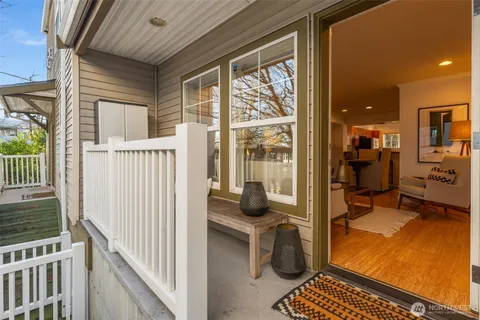 $569,950 | 206 24th Avenue East, Seattle, WA 98112