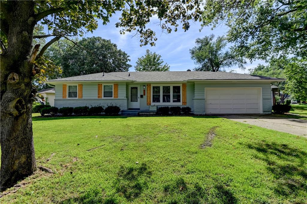 512 Northwest Lakeview Road Blue Springs, MO 64014 - Photo 1 of 40 Gallery Image 1