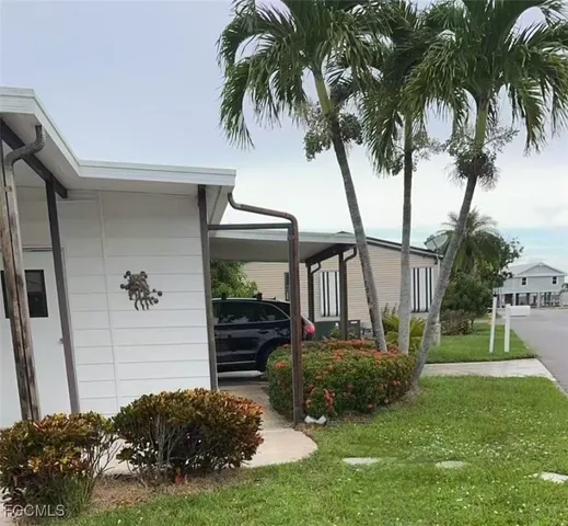 a view of a house with backyard and swimming pool