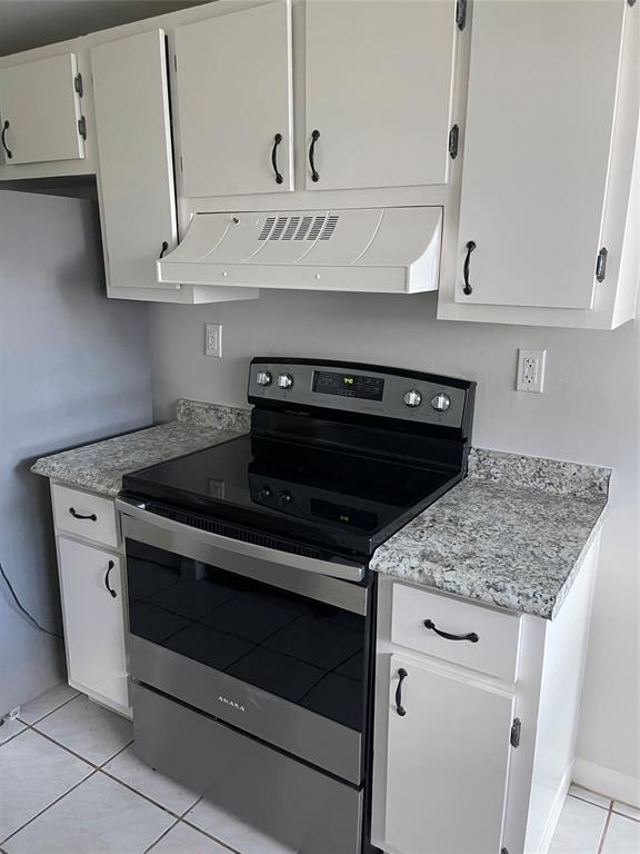 8405 Northwest 61st Street, Unit D109 Tamarac, FL 33321 - Photo 17 of 25 a stove top oven sitting inside of a kitchen