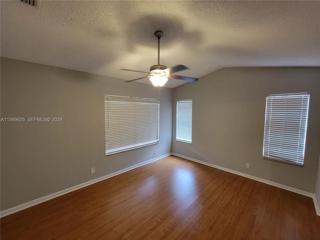 928 Falling Water Road Weston, FL 33326 - Photo 12 of 37 #12