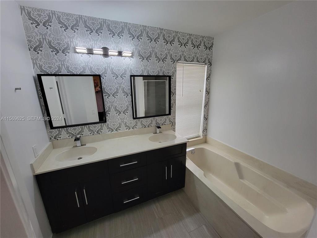 928 Falling Water Road Weston, FL 33326 - Photo 14 of 37 #14