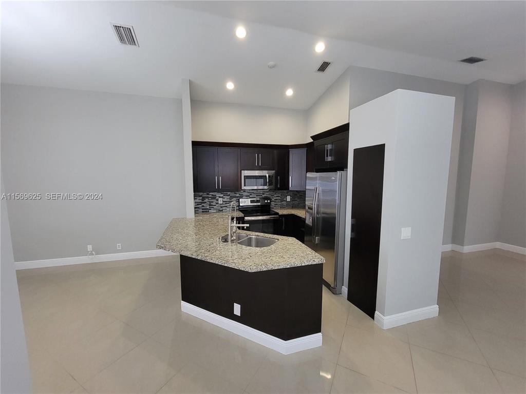 928 Falling Water Road Weston, FL 33326 - Photo 2 of 37 #2