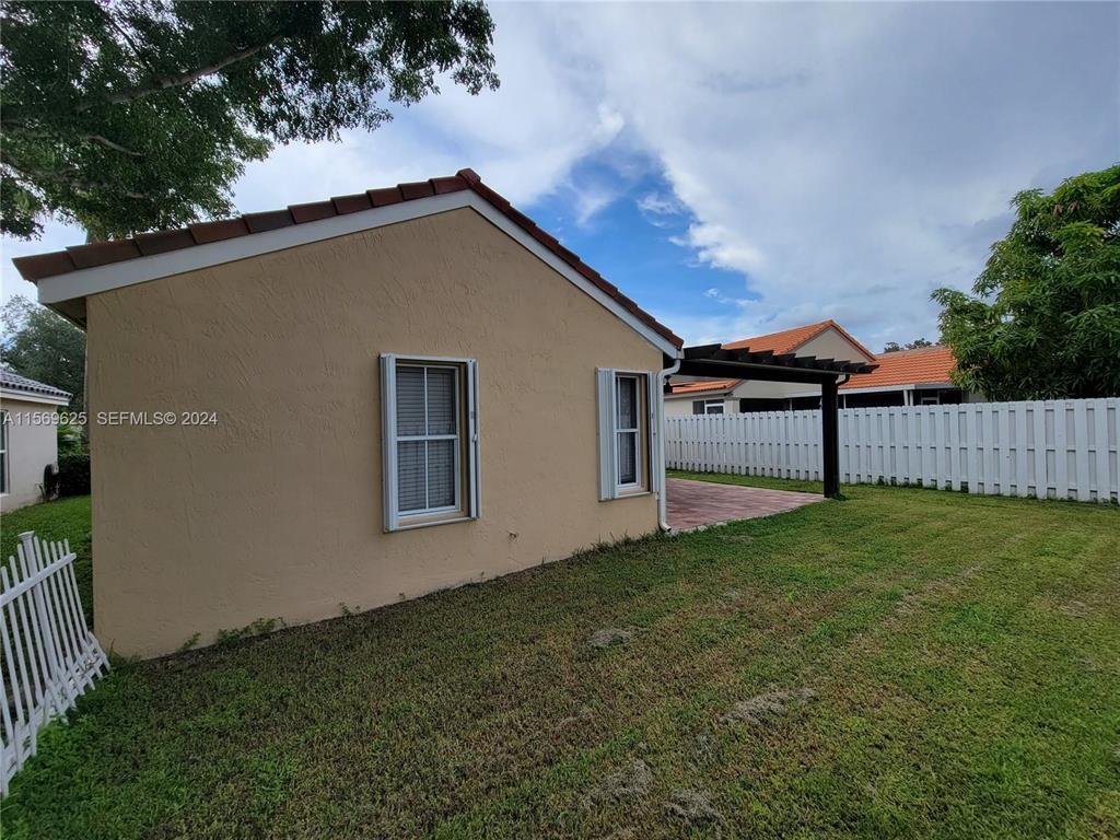 928 Falling Water Road Weston, FL 33326 - Photo 28 of 37 #28