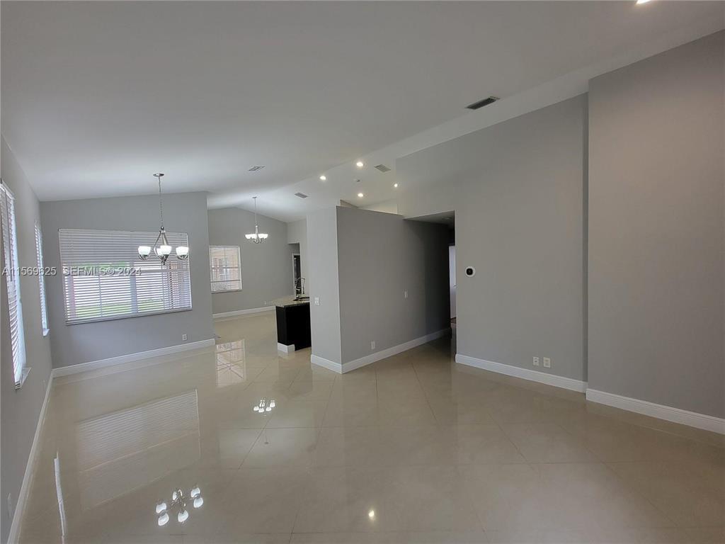 928 Falling Water Road Weston, FL 33326 - Photo 5 of 37 #5