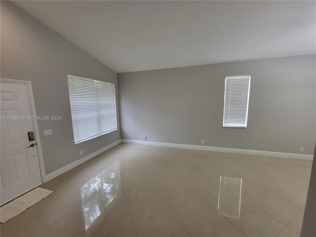 928 Falling Water Road Weston, FL 33326 - Photo 8 of 37 #8