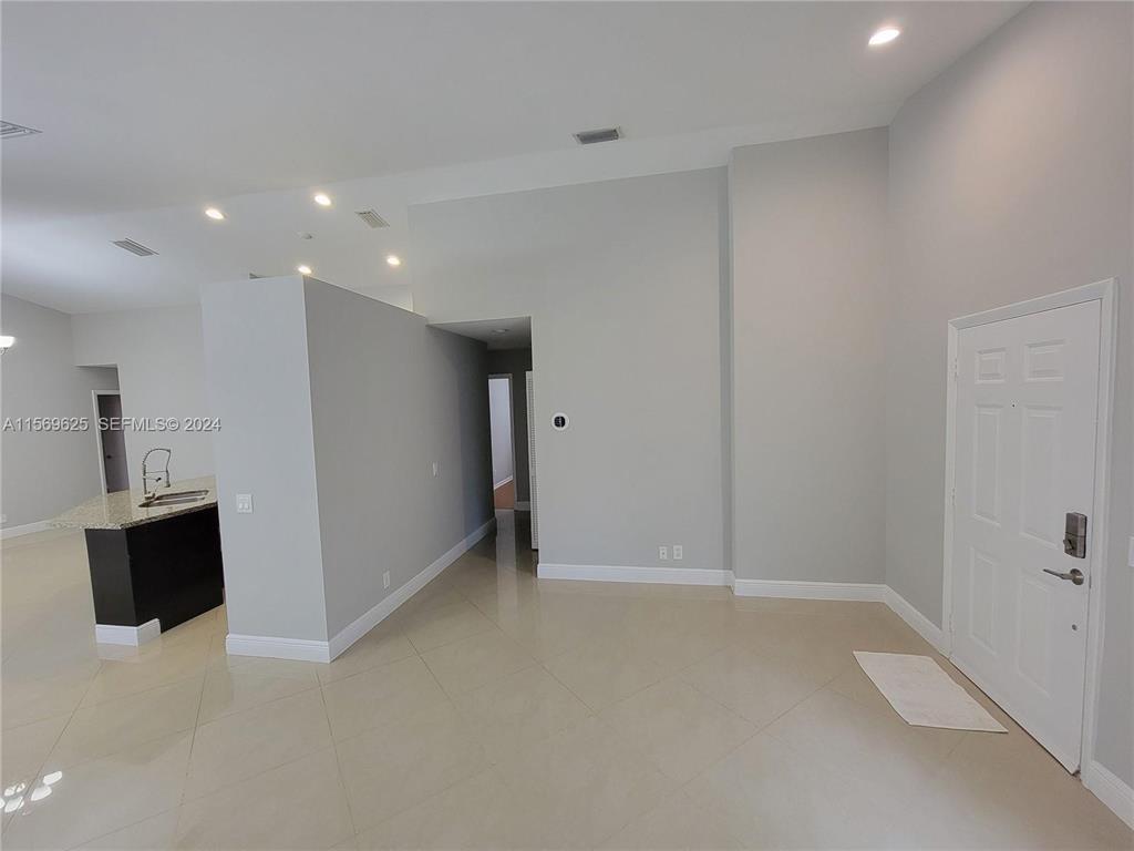 928 Falling Water Road Weston, FL 33326 - Photo 9 of 37 #9