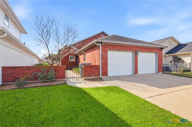 $364,000 | 113 Charleston Drive, Victoria, TX 77904