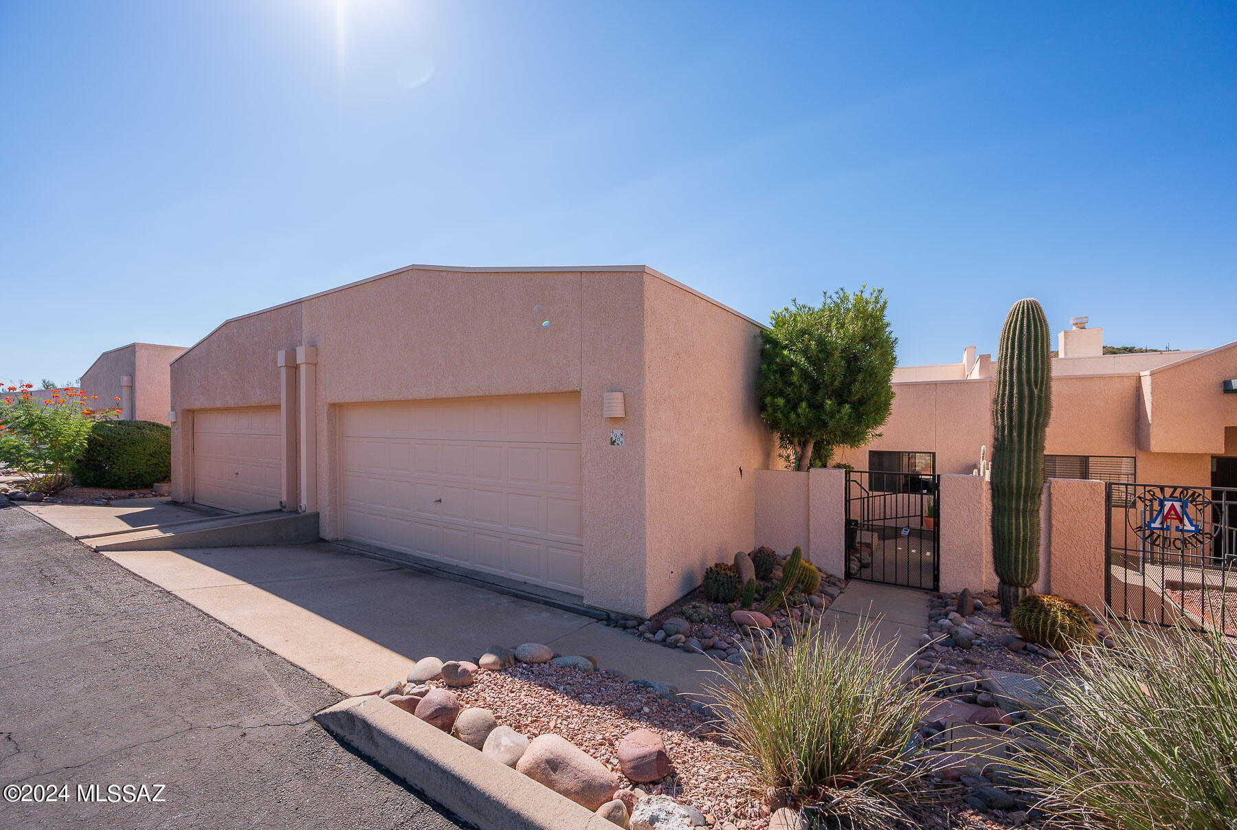4984 North Valle Road Tucson, AZ 85750 - Photo 1 of 48