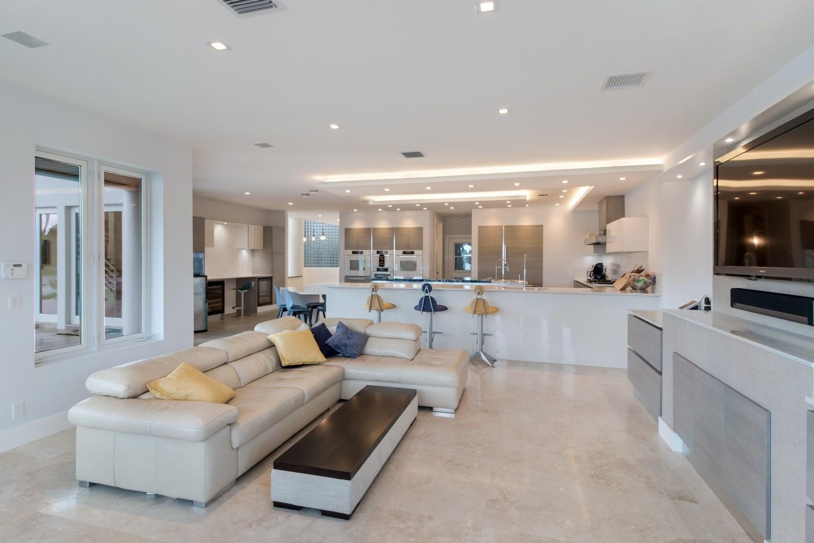 800 Harbour Drive Boca Raton, FL 33431 - Photo 21 of 35 Den & Kitchen