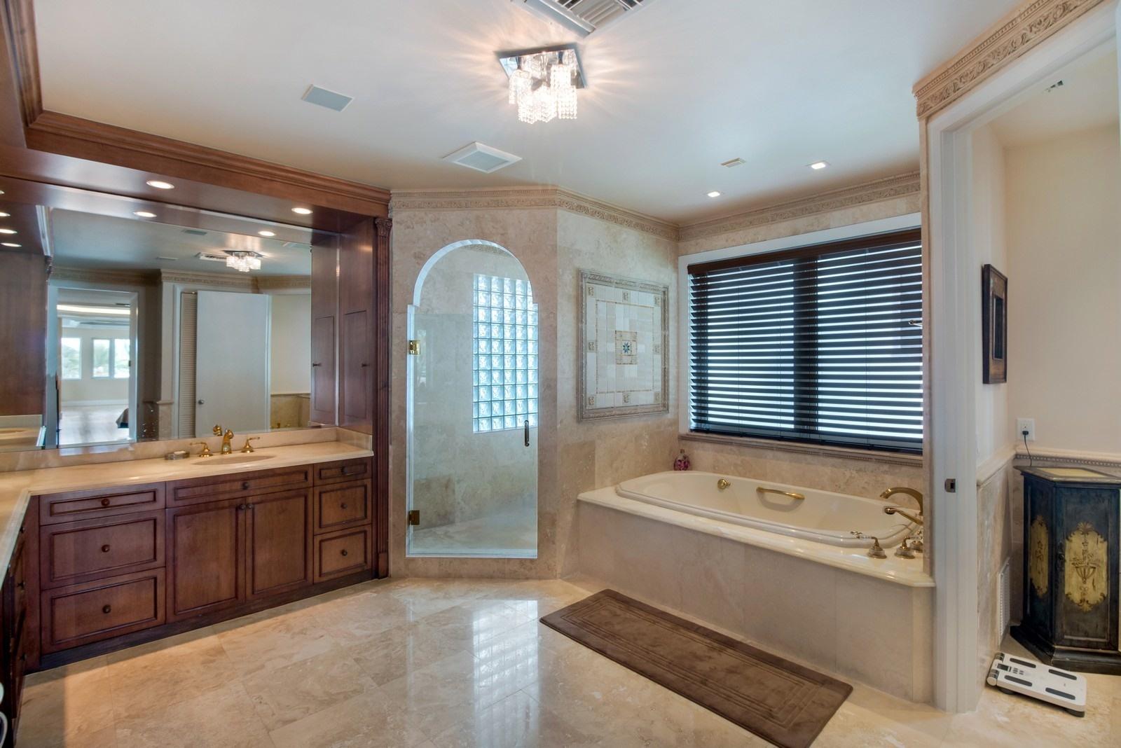800 Harbour Drive Boca Raton, FL 33431 - Photo 28 of 35 Master Bathroom