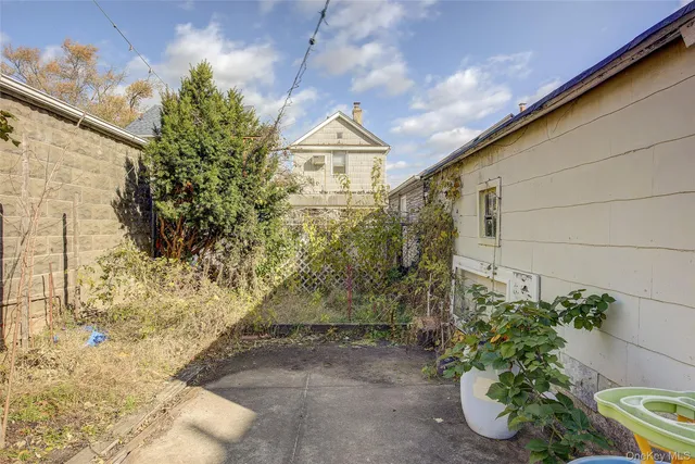 a view of a chairs in patio of the house