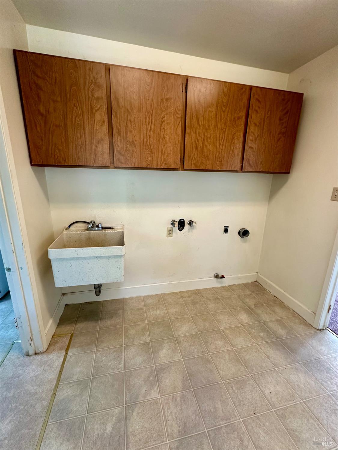 994 Sanitarium Road Deer Park, CA 94576 - Photo 11 of 21 a room with a bed and cabinets