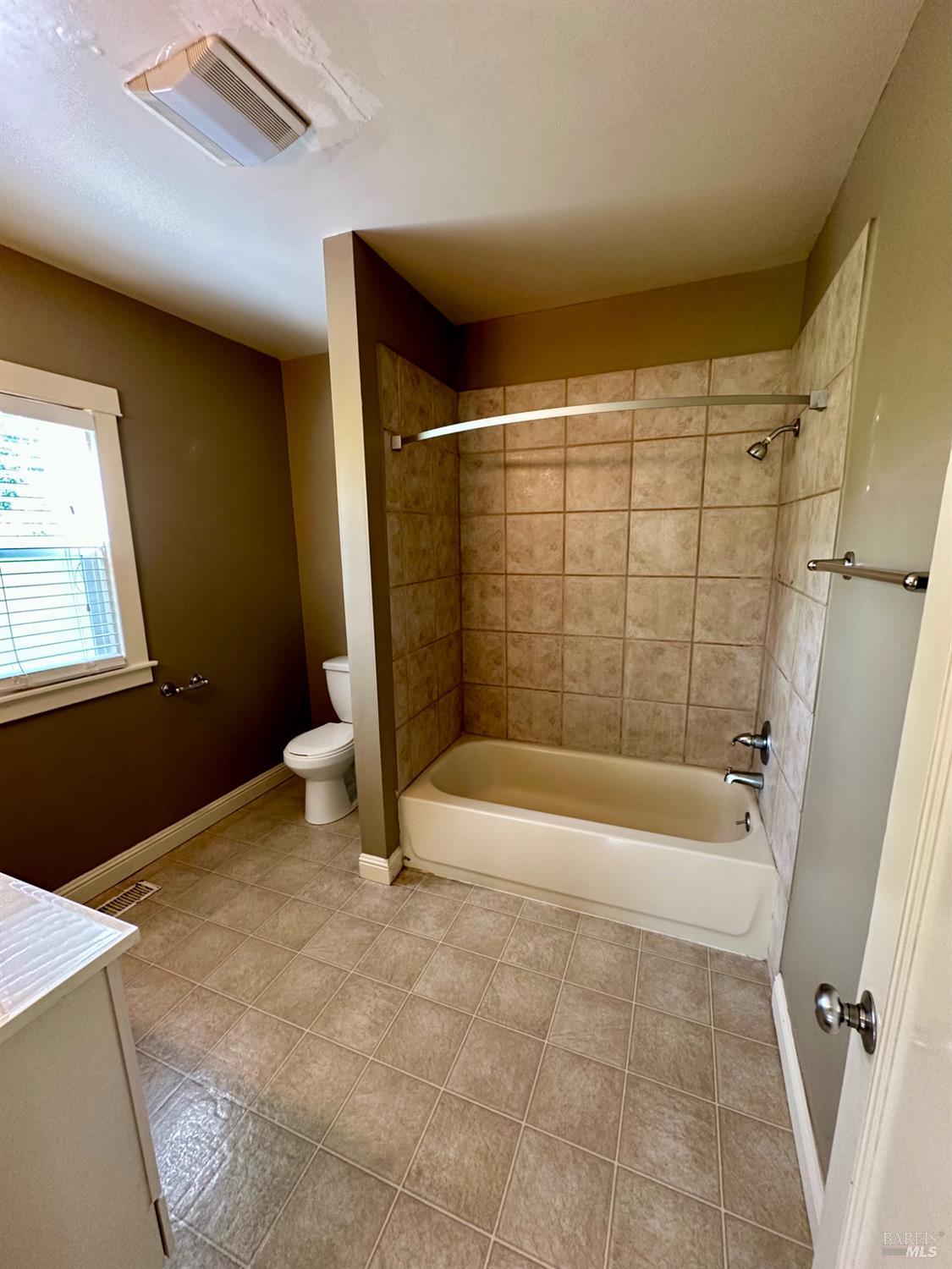 994 Sanitarium Road Deer Park, CA 94576 - Photo 12 of 21 a bathroom with a bathtub and shower