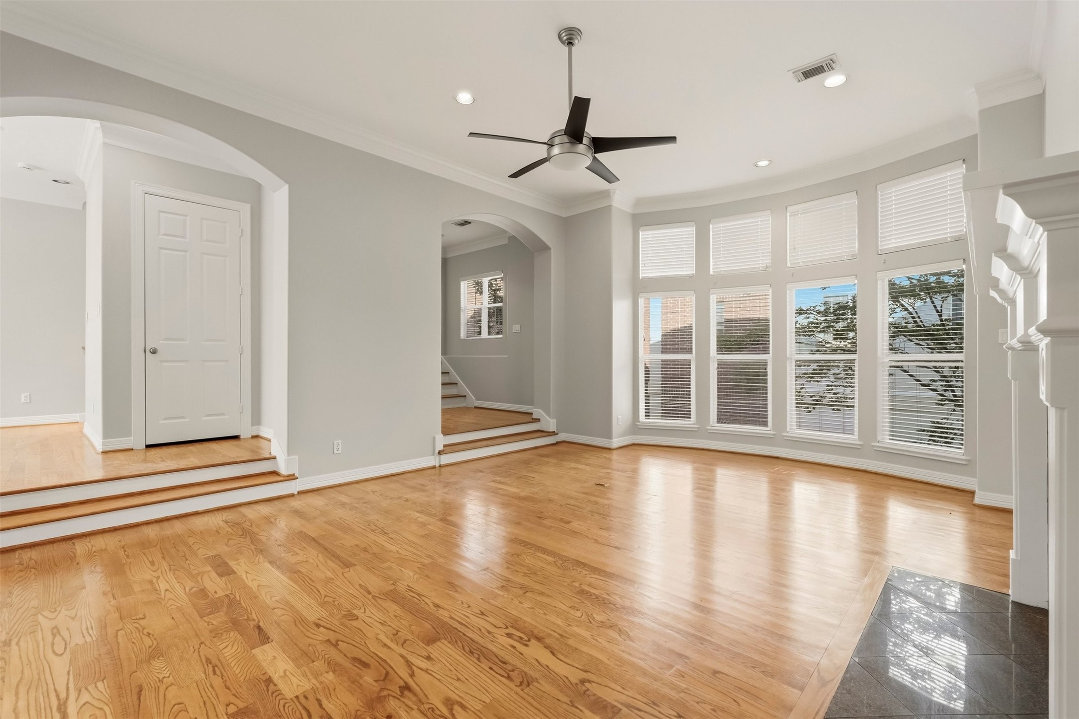 822 Stuart Street Houston, TX 77006 - Photo 14 of 27