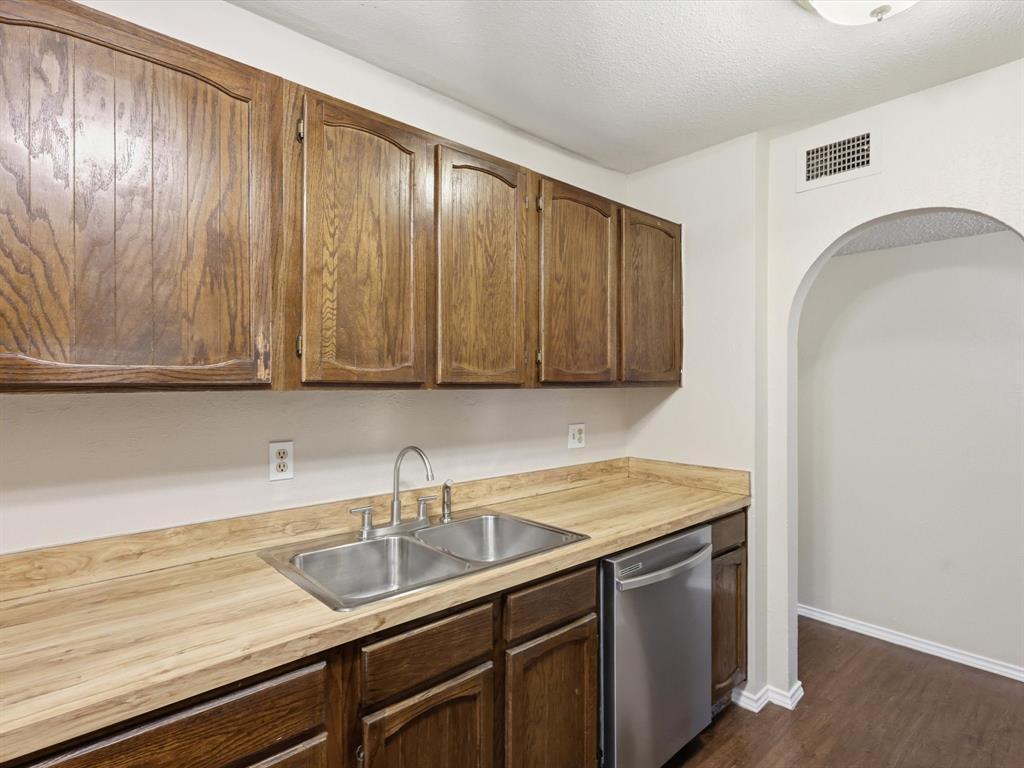 2204 Ridgedale Drive Carrollton, TX 75006 - Photo 13 of 28