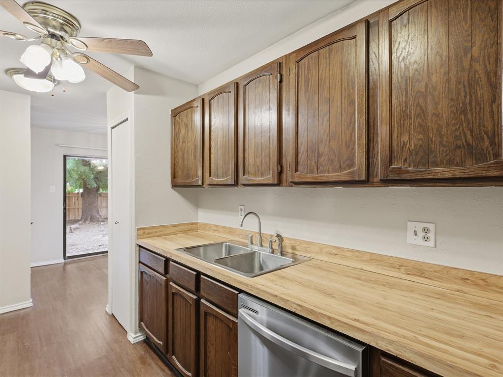 2204 Ridgedale Drive Carrollton, TX 75006 - Photo 14 of 28