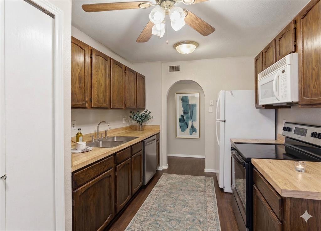 2204 Ridgedale Drive Carrollton, TX 75006 - Photo 10 of 28 Kitchen virtual staging