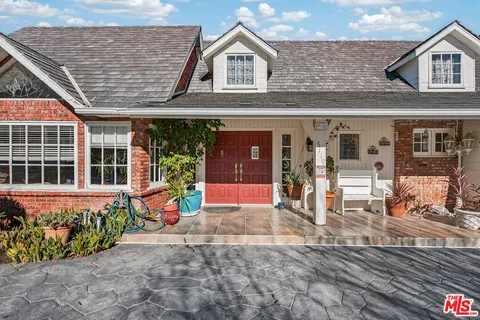 $1,850,000 | 5119 Quakertown Avenue, Woodland Hills, CA 91364