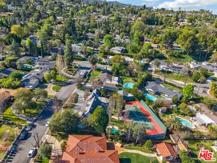 $1,850,000 | 5119 Quakertown Avenue, Woodland Hills, CA 91364