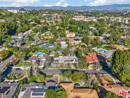 $1,850,000 | 5119 Quakertown Avenue, Woodland Hills, CA 91364