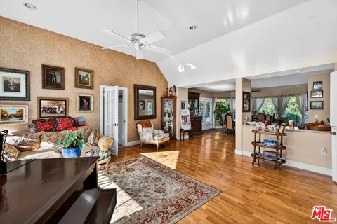 $1,850,000 | 5119 Quakertown Avenue, Woodland Hills, CA 91364