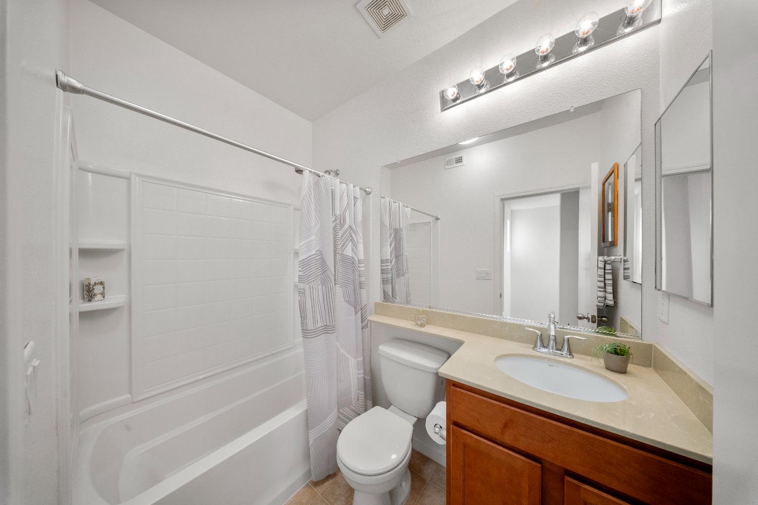 10847 Wraysbury Way Rancho Cordova, CA 95670 - Photo 17 of 28