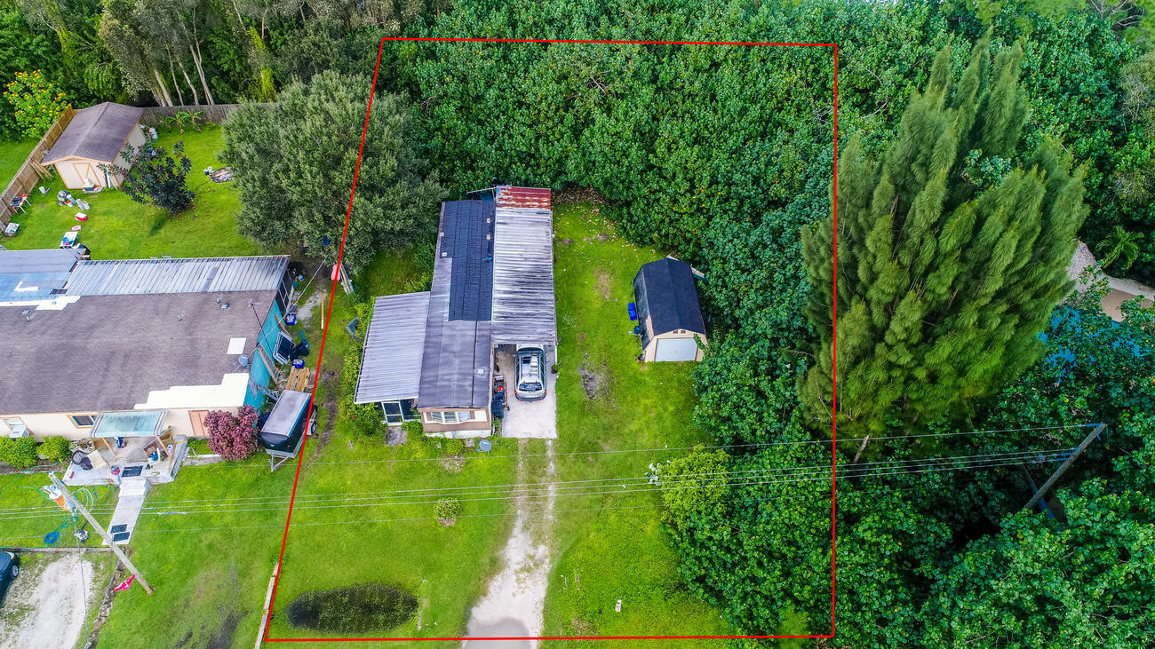 1761 Southwest St George Street Stuart, FL 34997 - Photo 3 of 7 photo_61108617-1300x866