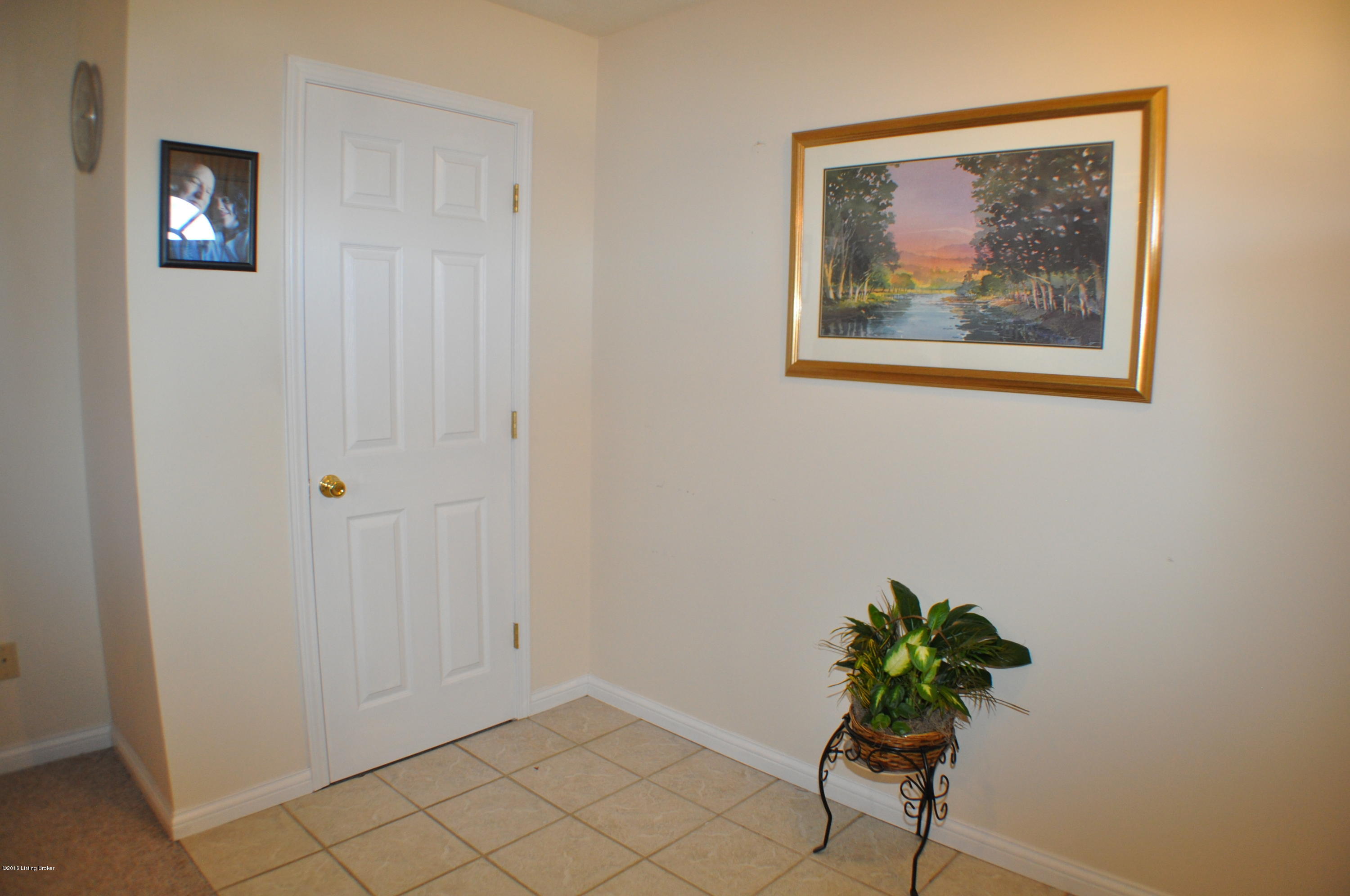 161 Russell Road Vine Grove, KY 40175 - Photo 3 of 38 DSC_0015