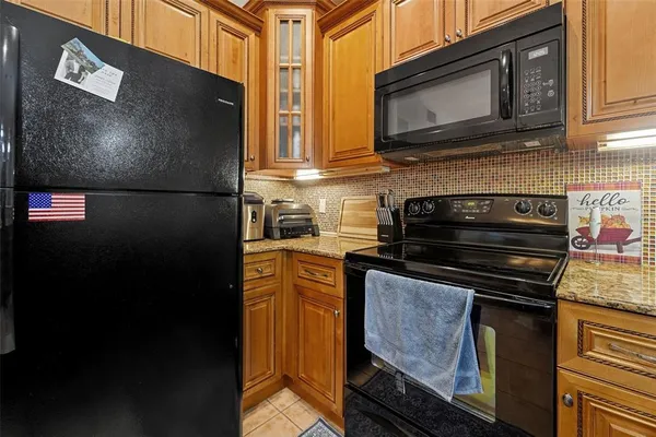 $319,000 | 701 Mirror Lake Drive North, Unit 120, St. Petersburg, FL 33701