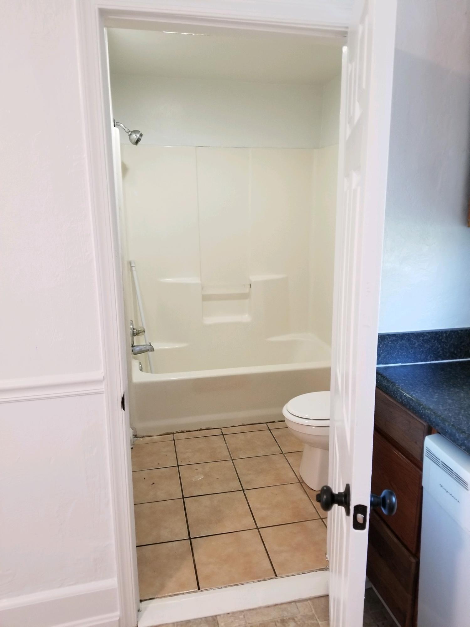 622 Rutherford Avenue Northwest Roanoke, VA 24016 - Photo 28 of 33 bathroom