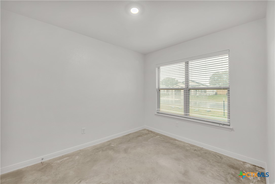 909 Wax Myrtle Court, Unit B Killeen, TX 76543 - Photo 11 of 15 an empty room with a window