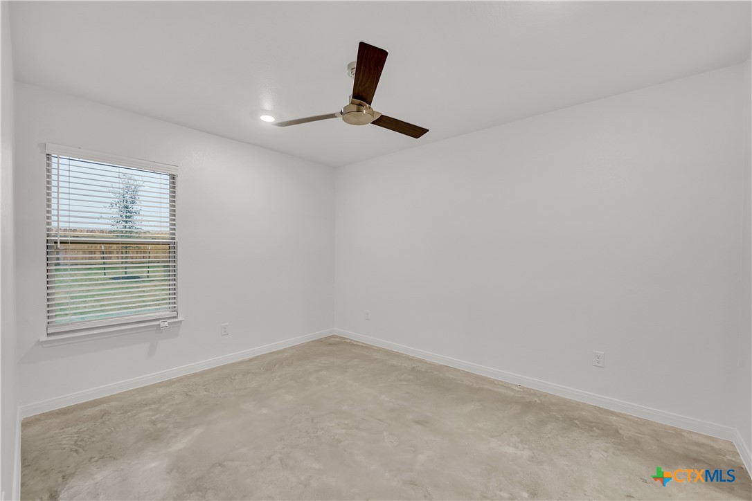 909 Wax Myrtle Court, Unit B Killeen, TX 76543 - Photo 8 of 15 an empty room with a window