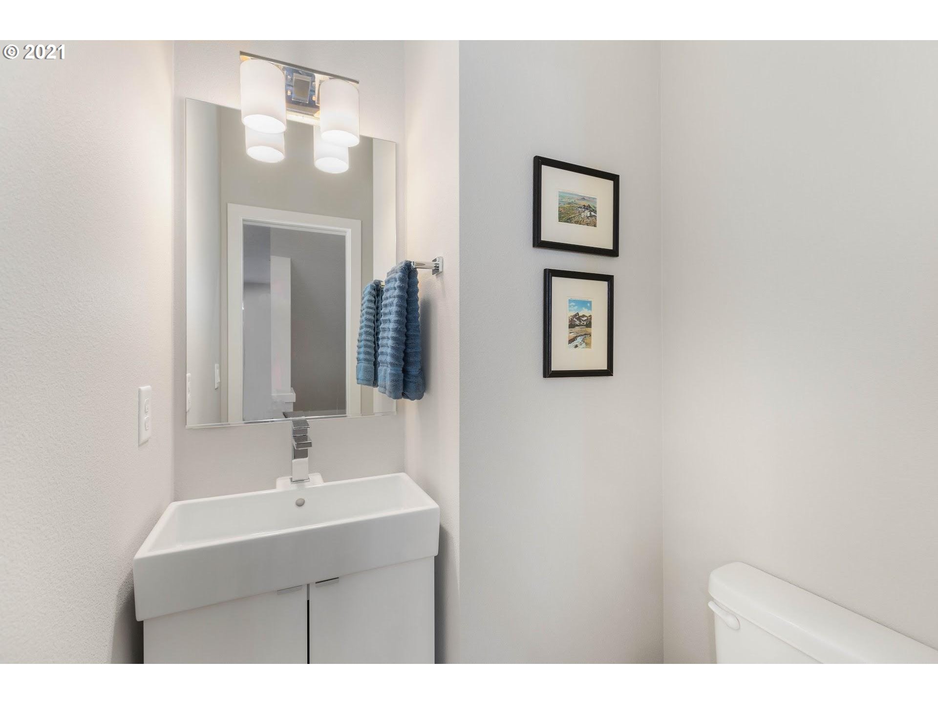 1814 Southwest Iowa Street, Unit 2 Portland, OR 97239 - Photo 11 of 22 Gallery Image 11