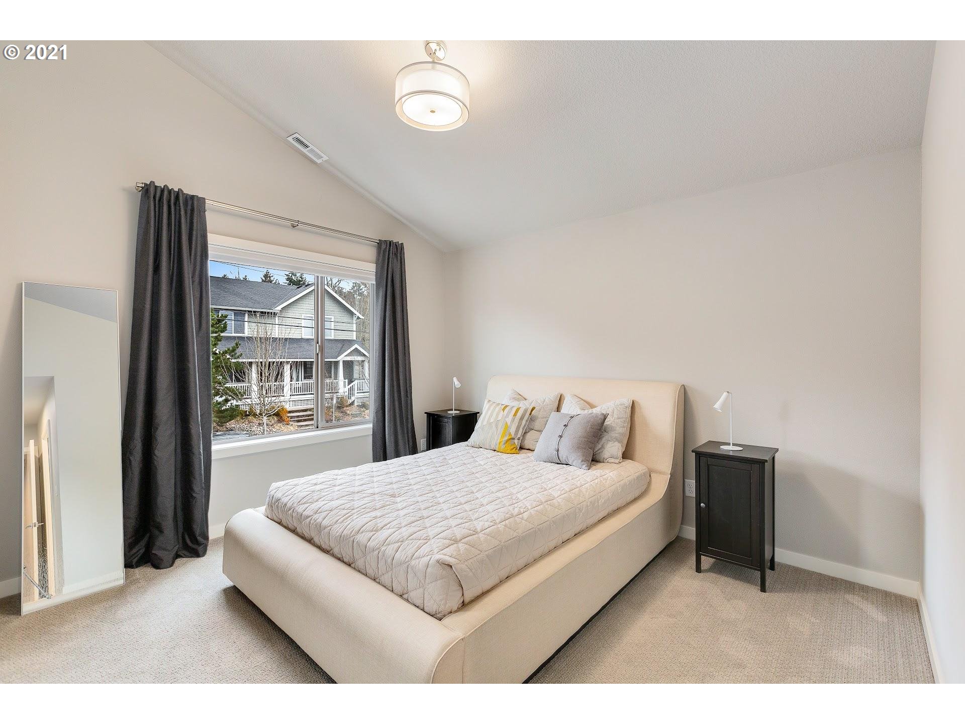 1814 Southwest Iowa Street, Unit 2 Portland, OR 97239 - Photo 12 of 22 Gallery Image 12