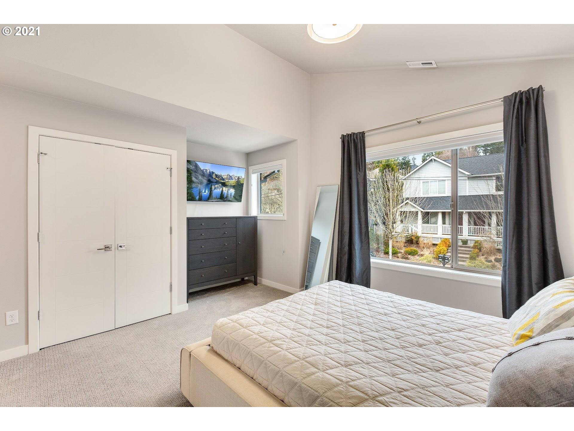 1814 Southwest Iowa Street, Unit 2 Portland, OR 97239 - Photo 13 of 22 Gallery Image 13