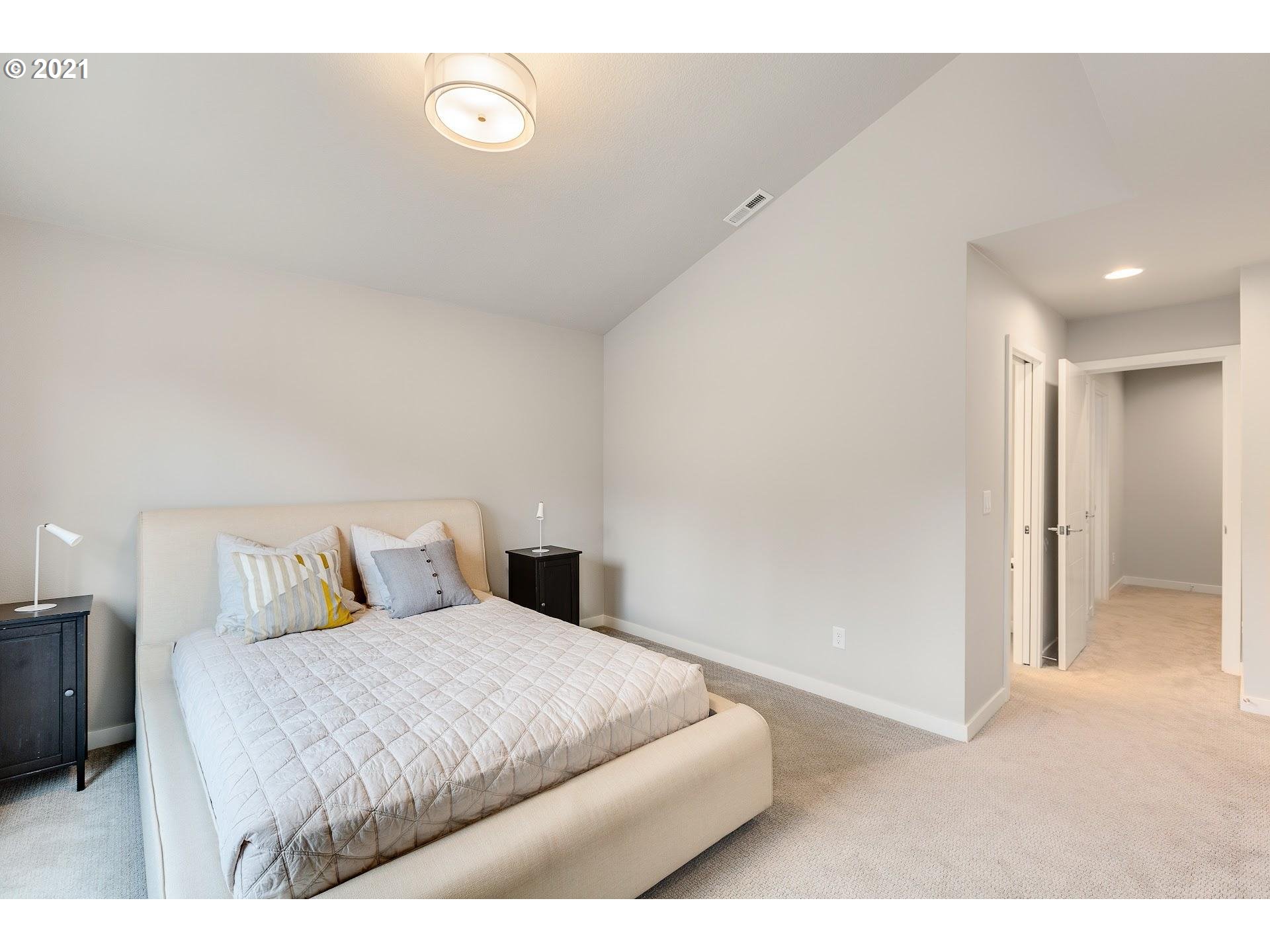 1814 Southwest Iowa Street, Unit 2 Portland, OR 97239 - Photo 14 of 22 Gallery Image 14