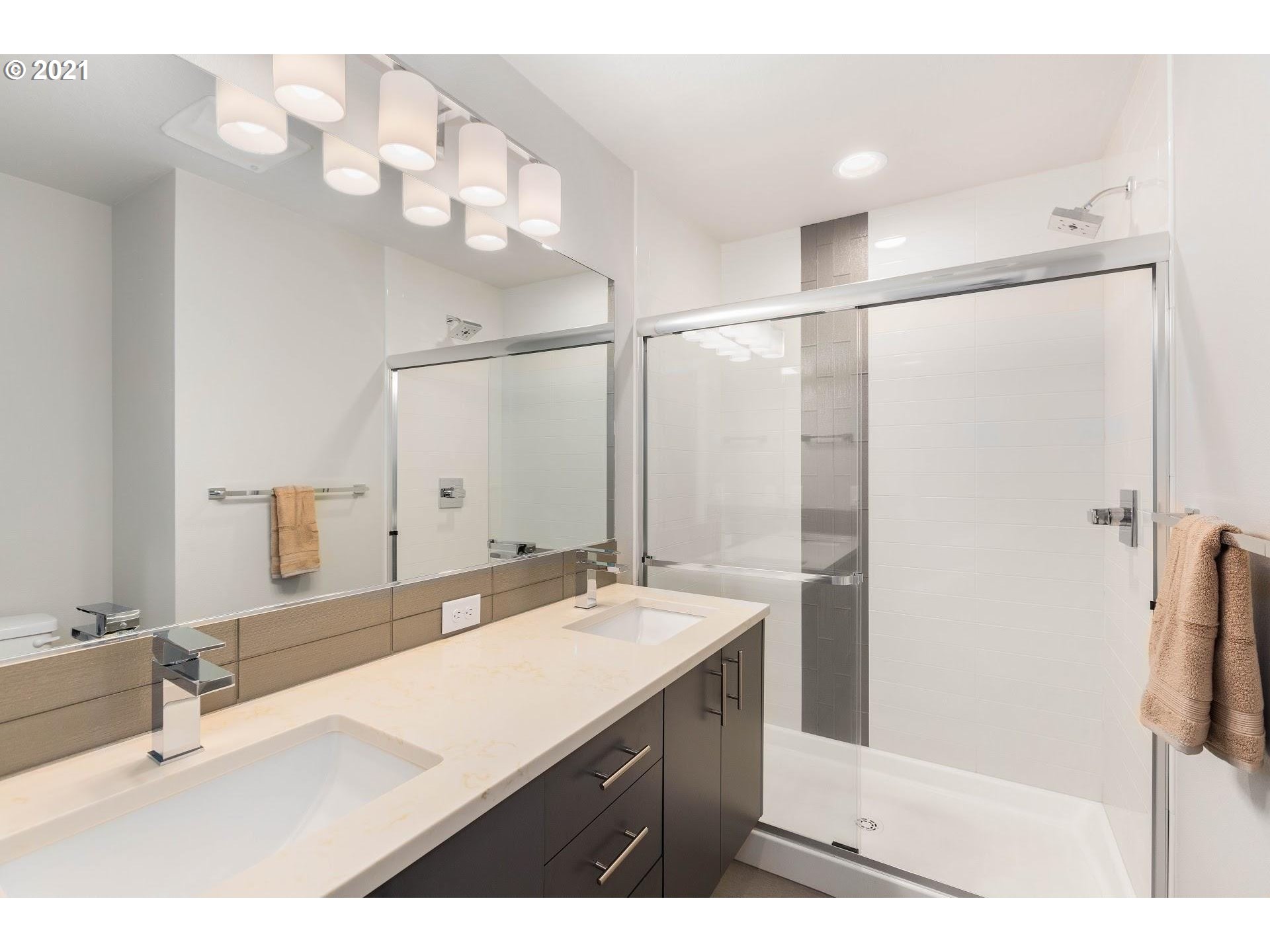 1814 Southwest Iowa Street, Unit 2 Portland, OR 97239 - Photo 15 of 22 Gallery Image 15