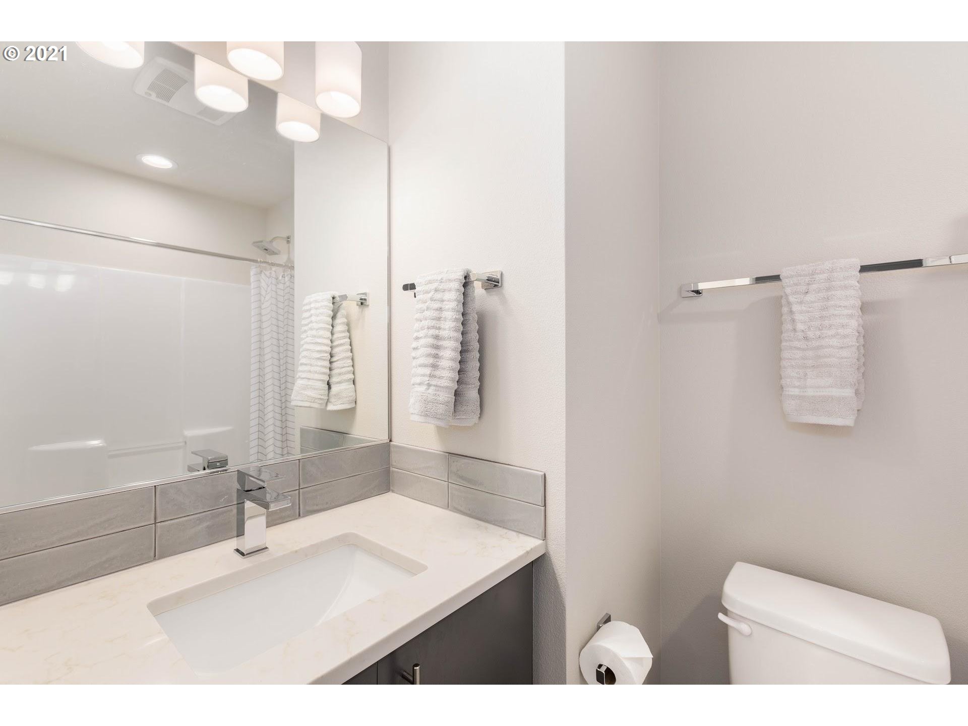 1814 Southwest Iowa Street, Unit 2 Portland, OR 97239 - Photo 18 of 22 Gallery Image 18