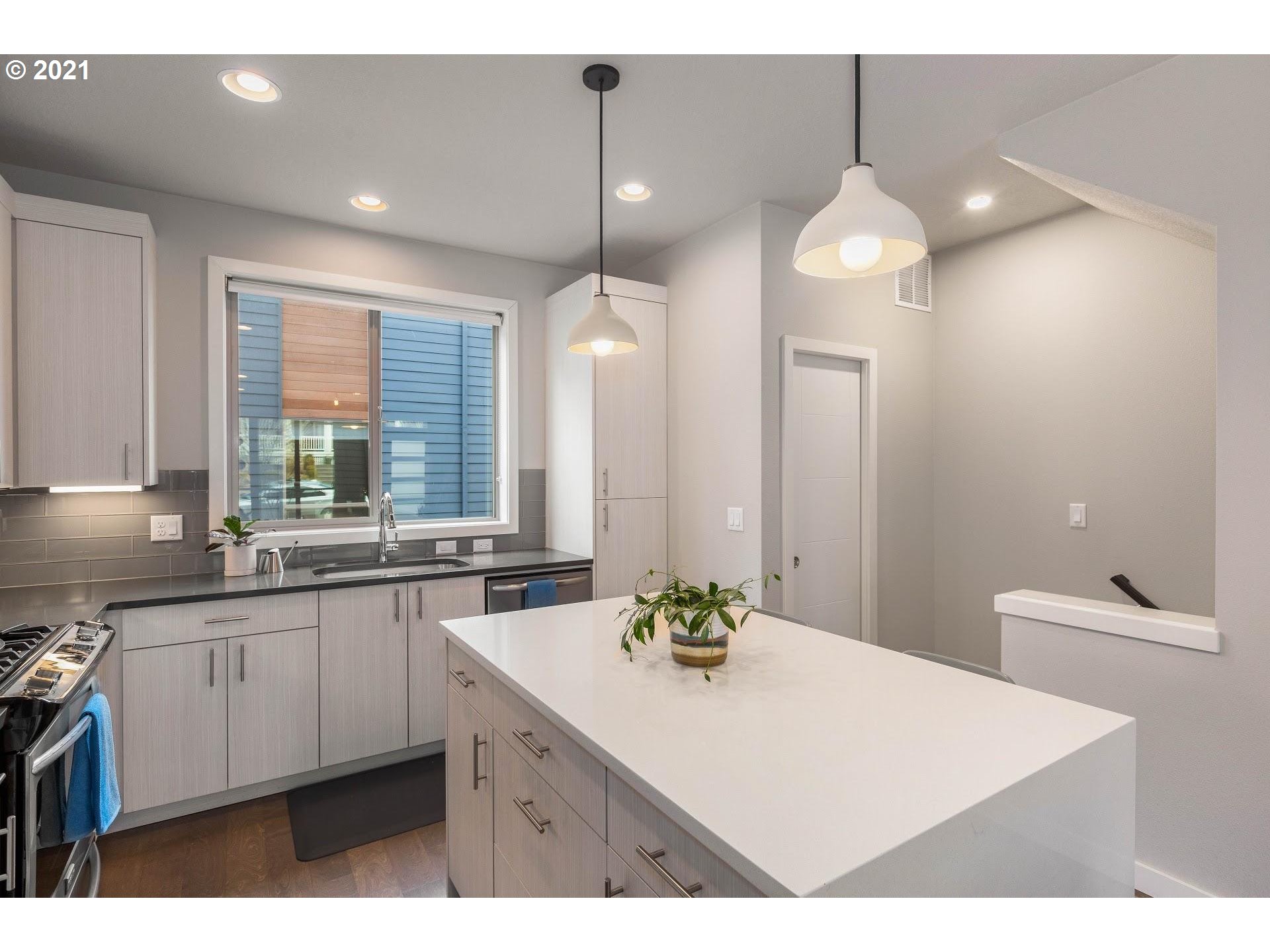 1814 Southwest Iowa Street, Unit 2 Portland, OR 97239 - Photo 10 of 22 Gallery Image 10