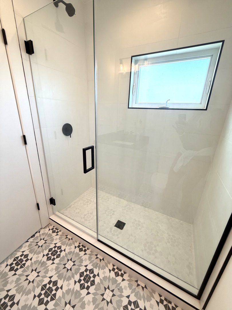 26 Natalie Lane Lake Zurich, IL 60047 - Photo 6 of 18 a bathroom with a shower
