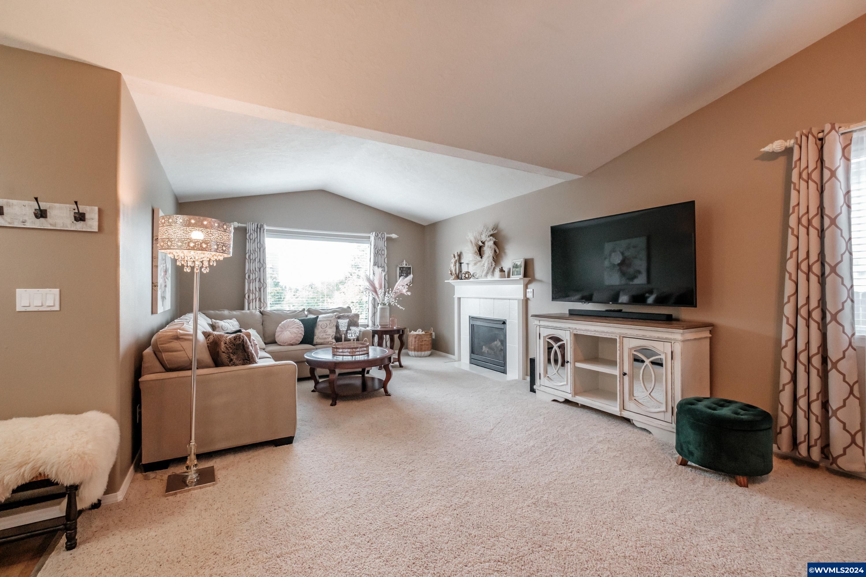 1689 Baxter Road Southeast Salem, OR 97306 - Photo 2 of 42 Gallery Image 2