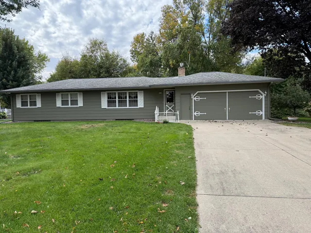 $389,750 | 2219 Clare Drive, North Mankato, MN 56003