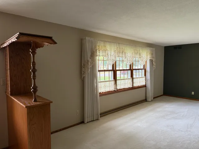 $389,750 | 2219 Clare Drive, North Mankato, MN 56003