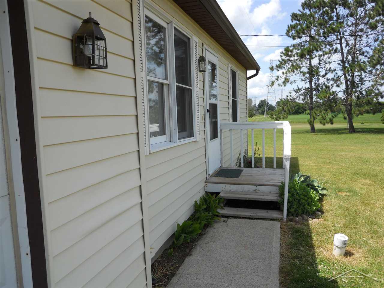 1814 Rhodes Street Reese, MI 48757 - Photo 3 of 28 31296646-2.JPG