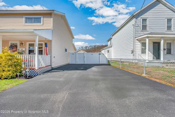 $250,000 | 1061 Springbrook Avenue, Moosic, PA 18507