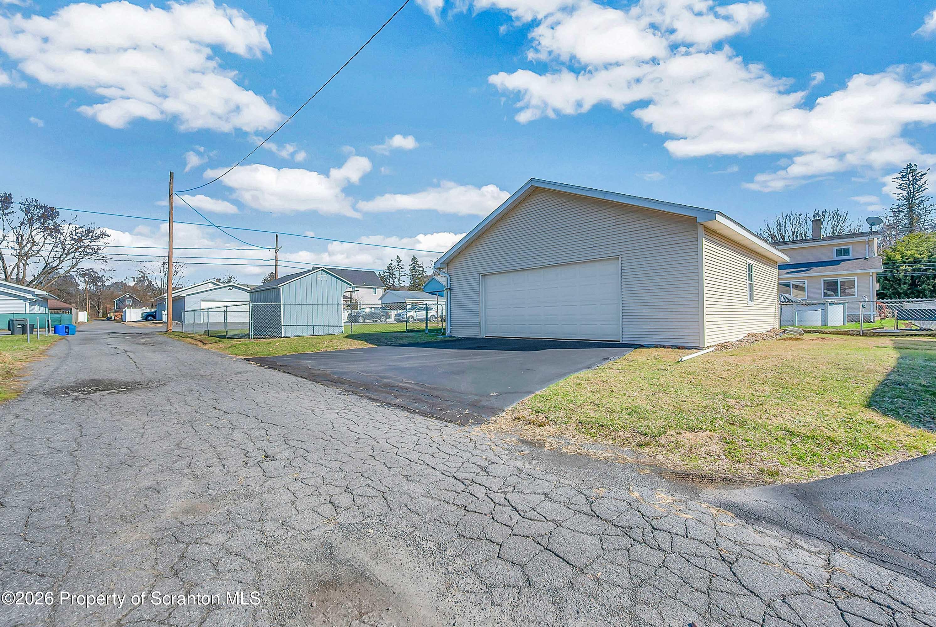 1061 Springbrook Avenue Moosic, PA 18507 - Photo 7 of 30 Springbrook -8