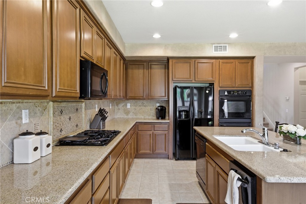 11515 Venezia Way Porter Ranch, CA 91326 - Photo 10 of 41 Kitchen