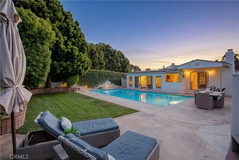 $2,690,000 | 424 South Meadows Avenue, Manhattan Beach, CA 90266